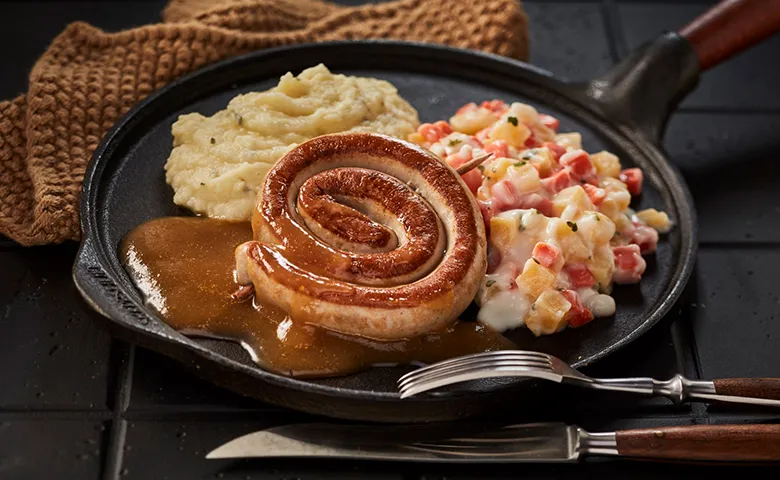 Grillschnecke vom Schwein in dunkler So&#223;e mit Speck