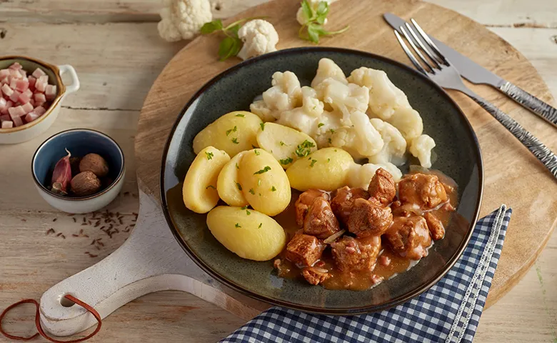 Schweinegulasch &quot;Hausfrauen Art&quot;