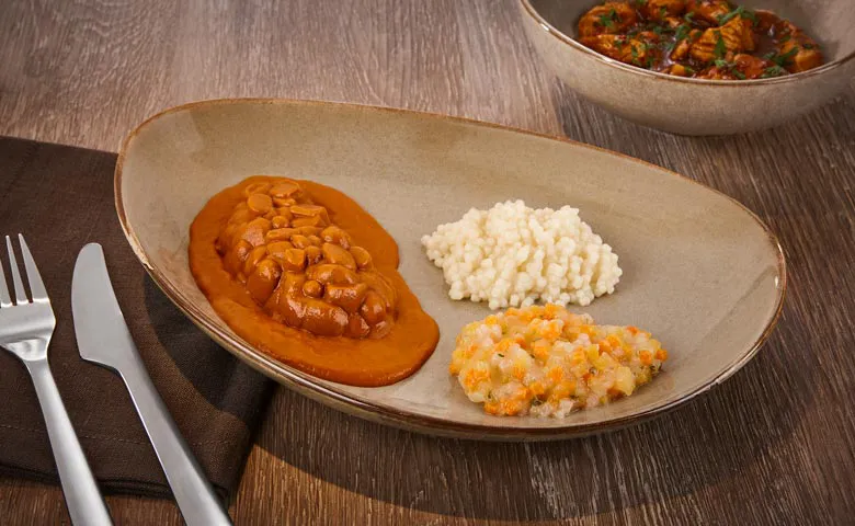 Pürierter Sauerbraten vom Rind in Soße mit Apfelrotkohl und Kartoffeln