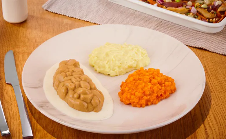 Pürierte Rinderroulade in Bratensoße dazu grüne Bohnen und Kartoffeln