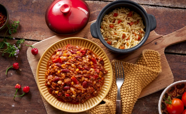Chili con Carne feuriges Chili con Carne vom Rind mit Reisnudeln
