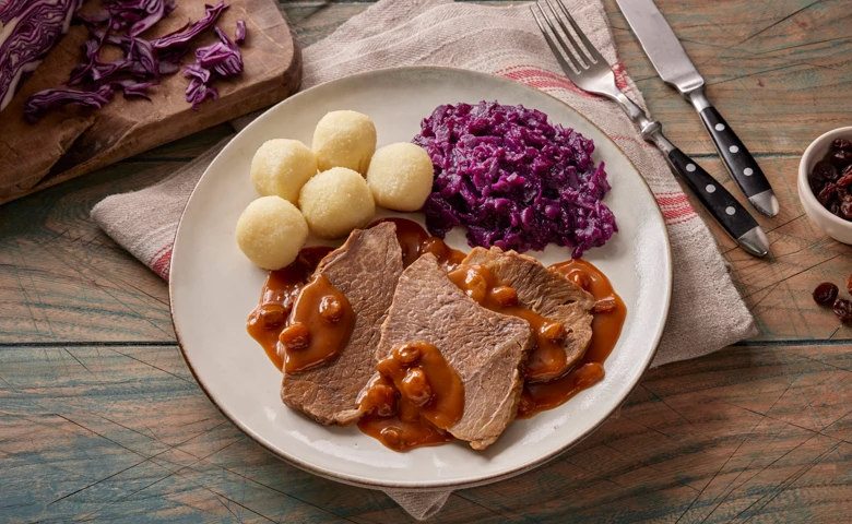Sauerbraten "Rheinischer Art" mit Apfelrotkohl und Kartoffelklößen