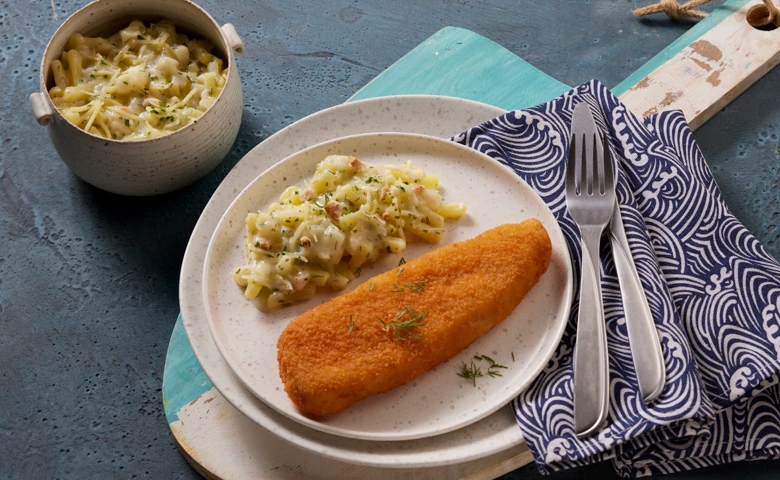 Knusprig panierter Alaska-Seelachs mit Kartoffel-Sellerie-Gratin