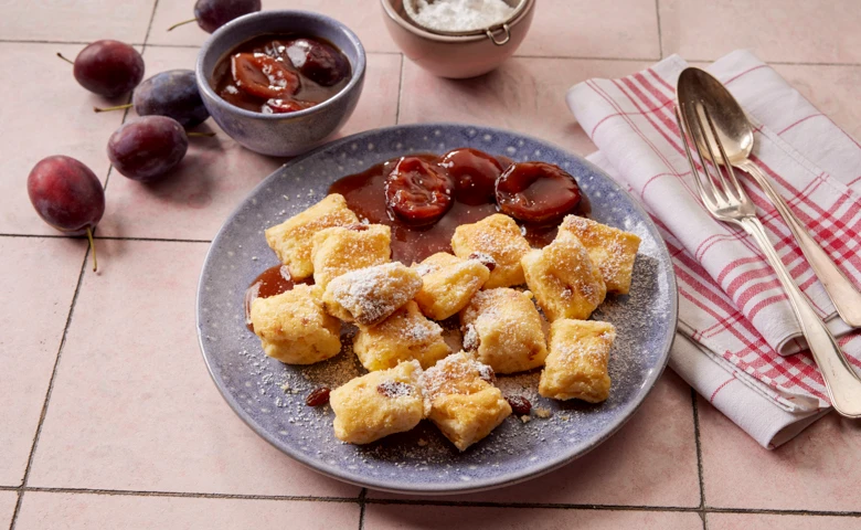 Klassischer Kaiserschmarrn mit Pflaumen-Kompott