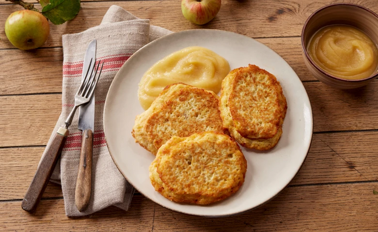 Reibekuchen mit Apfelmus