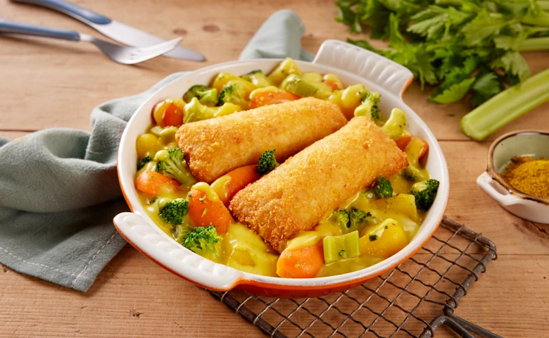 Cream dream cremig gefüllte Kartoffeltaschen, dazu buntes Pfannengemüse und Curry-Dip